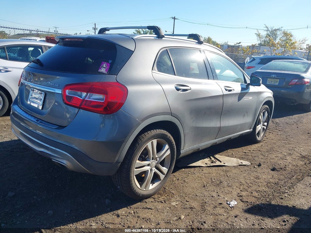 2015 Mercedes-Benz GLA 250 4MATIC photo 4