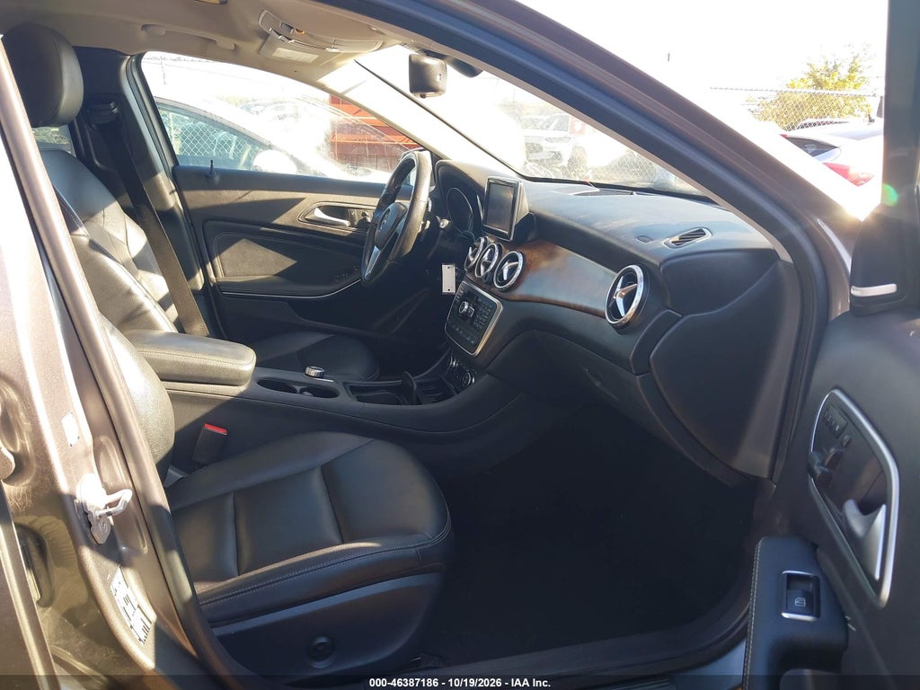 2015 Mercedes-Benz GLA 250 4MATIC photo 5
