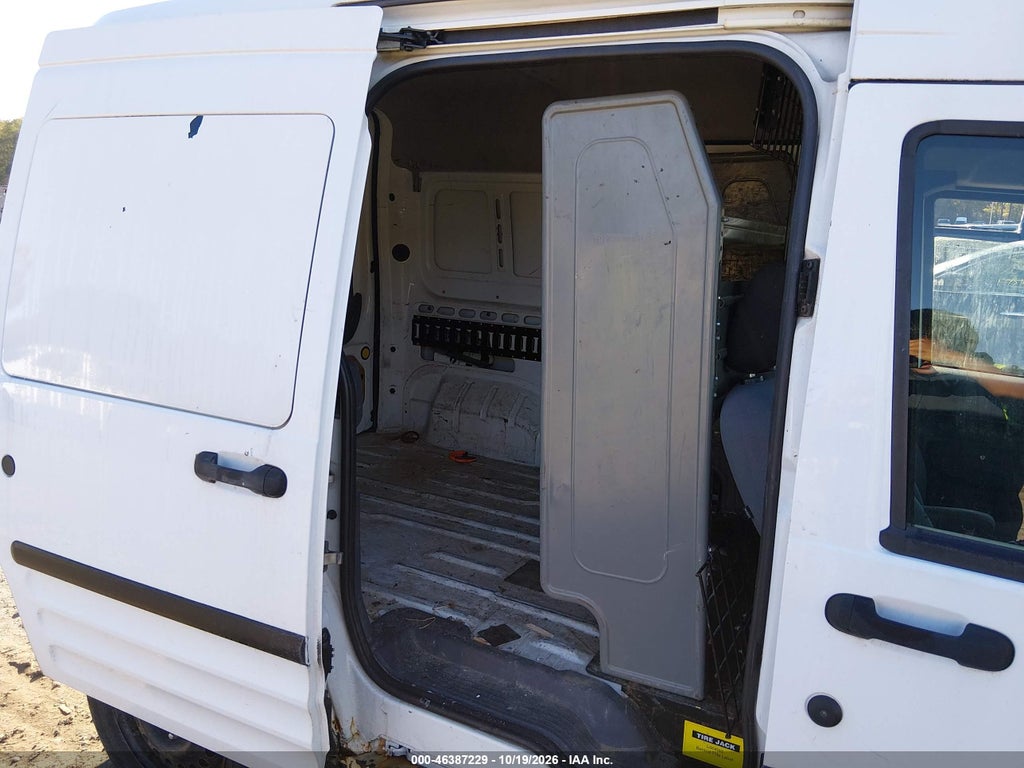 2010 Ford Transit Connect XLT photo 8