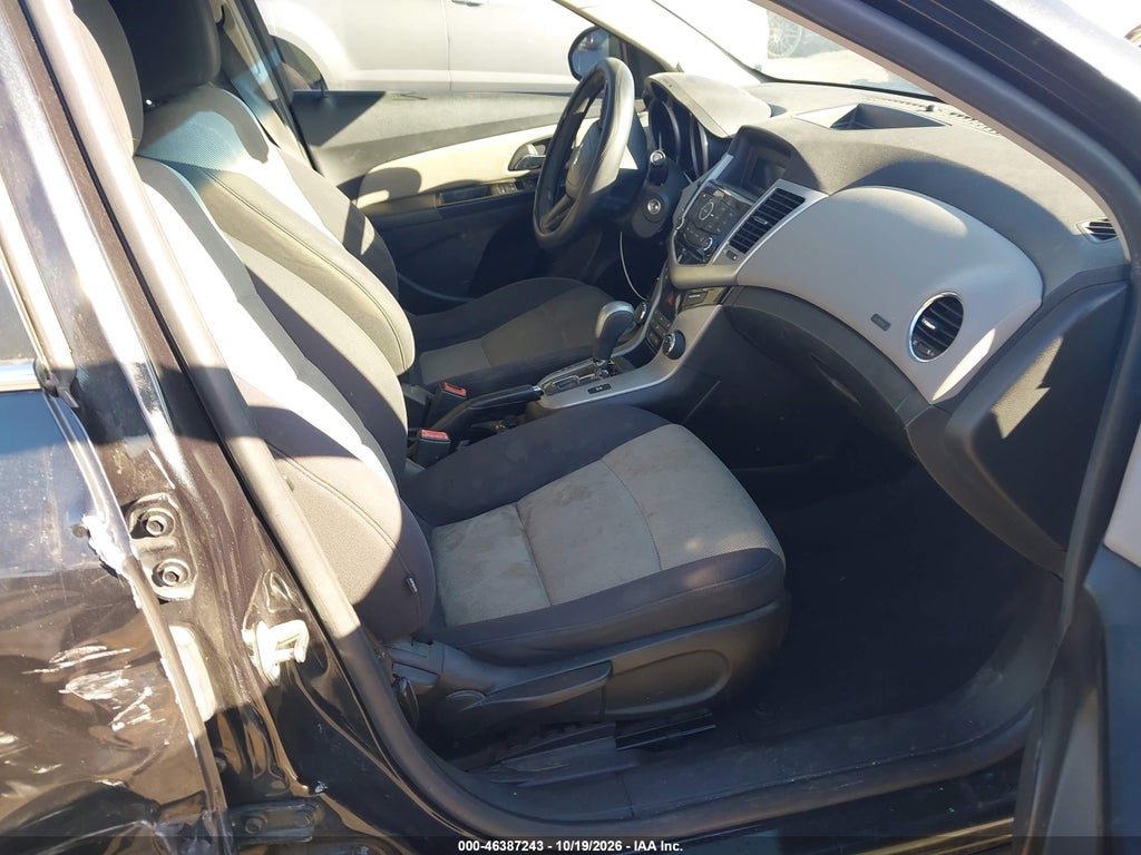 2012 Chevrolet Cruze LS photo 5