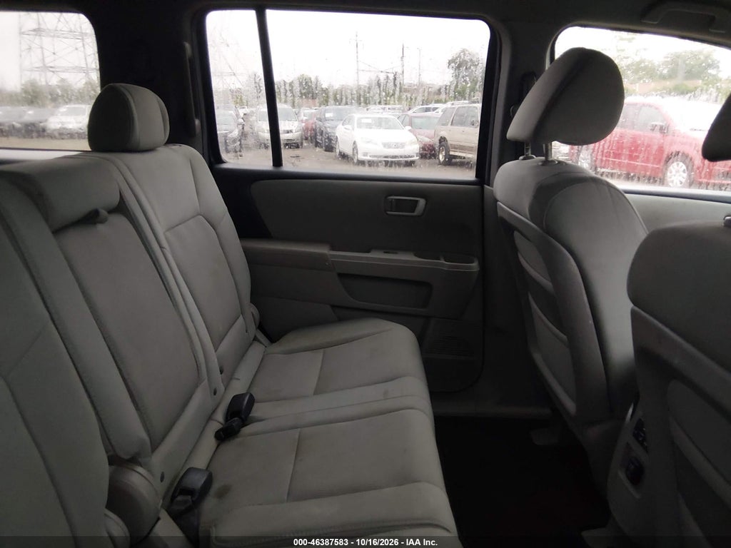 2010 Honda Pilot LX photo 8