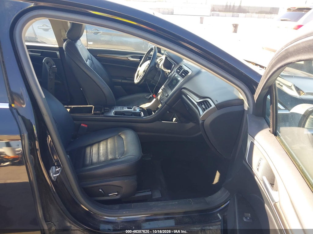 2017 Ford Fusion SE photo 5