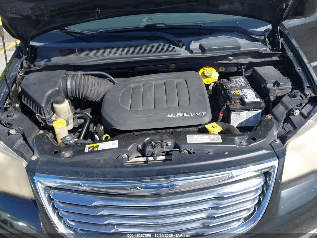 2014 Chrysler Town & Country Touring photo 10