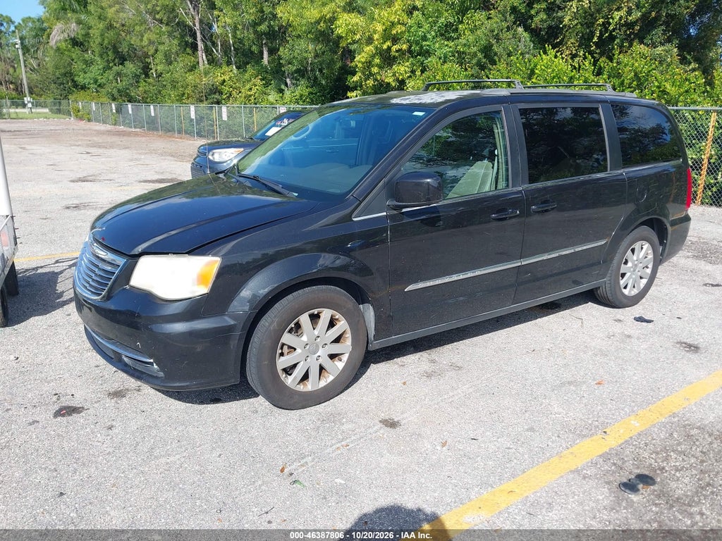 2014 Chrysler Town & Country Touring photo 2