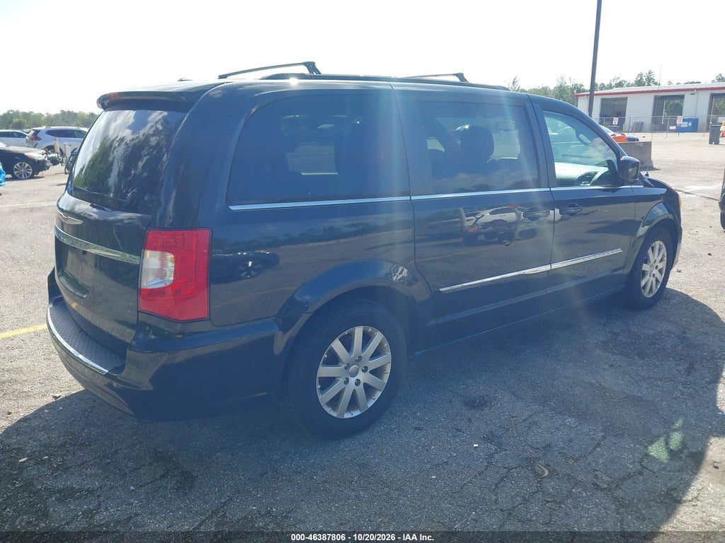 2014 Chrysler Town & Country Touring photo 4