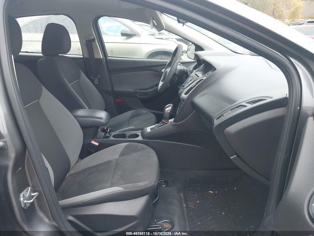 2013 Ford Focus SE photo 5