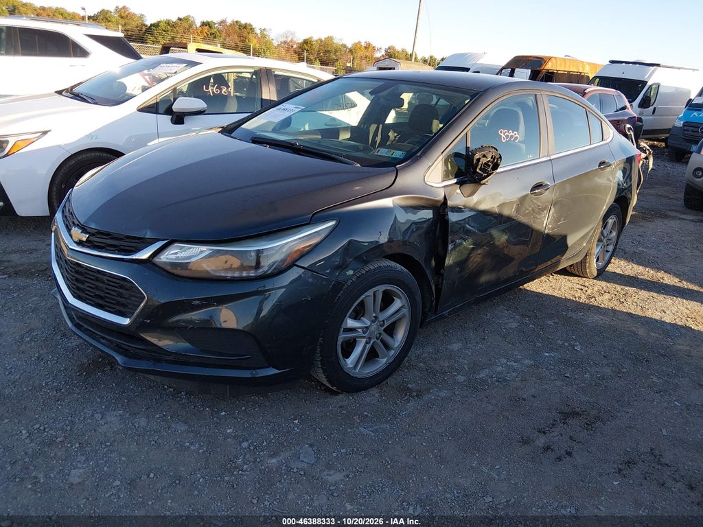 2018 Chevrolet Cruze LT Auto photo 2