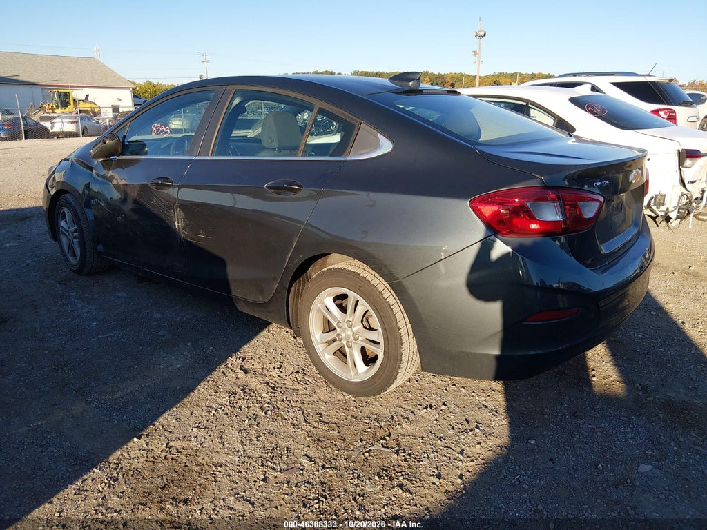 2018 Chevrolet Cruze LT Auto photo 3