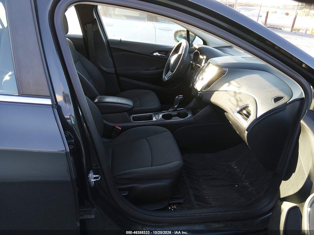 2018 Chevrolet Cruze LT Auto photo 5