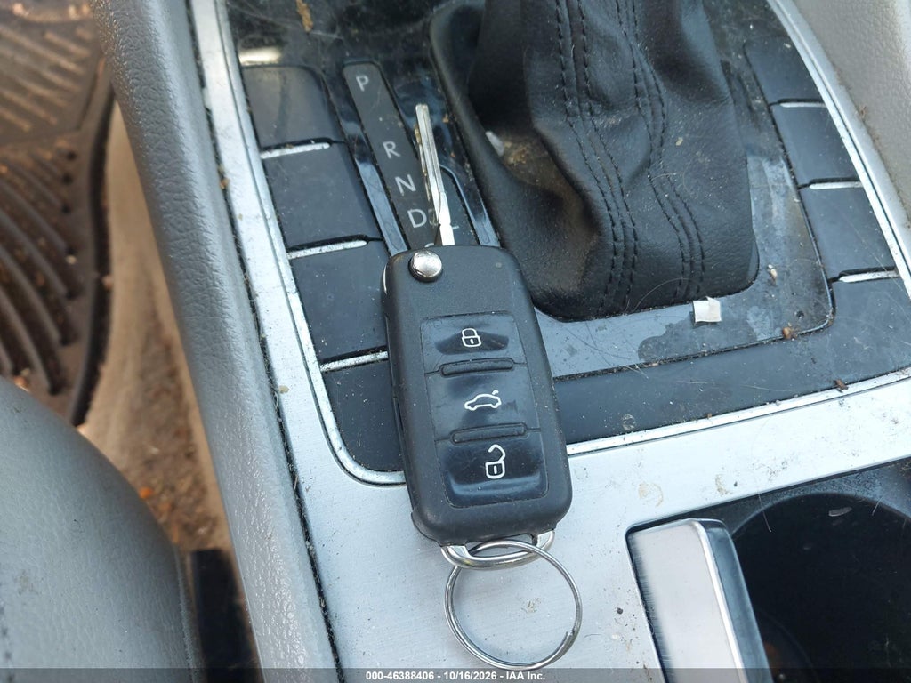 2012 Volkswagen Passat 2.0L TDI SE photo 11