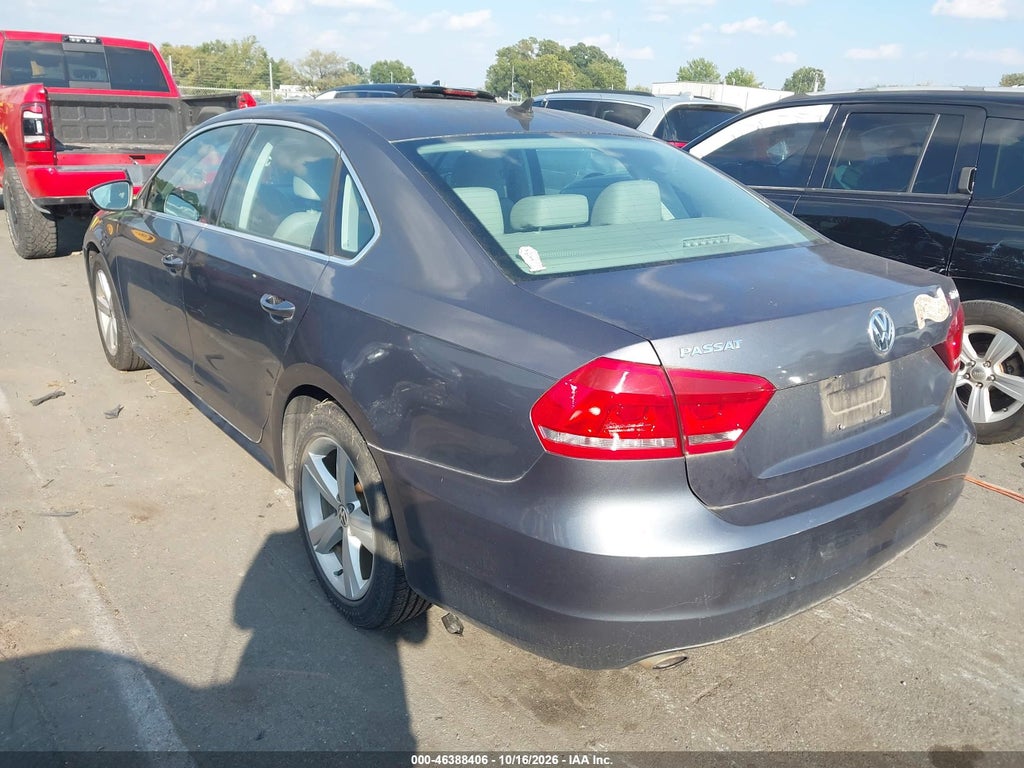 2012 Volkswagen Passat 2.0L TDI SE photo 3
