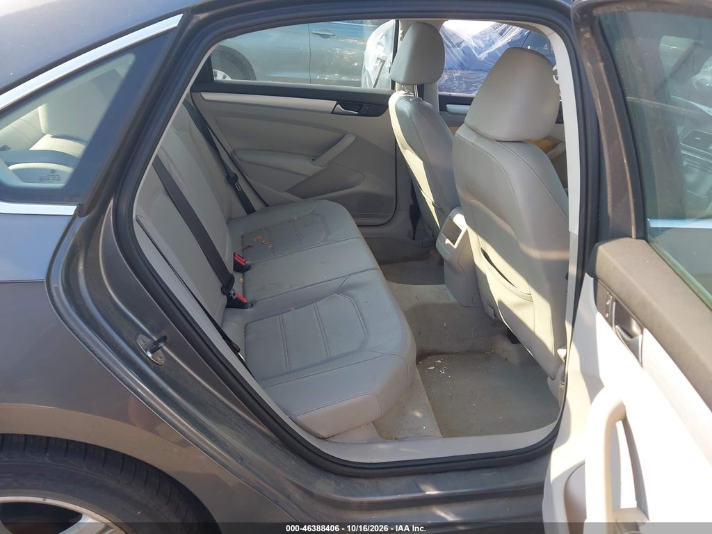 2012 Volkswagen Passat 2.0L TDI SE photo 8