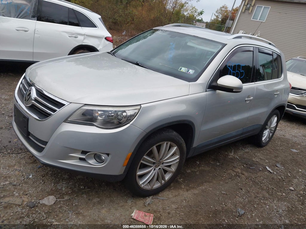 2011 Volkswagen Tiguan SEL photo 2