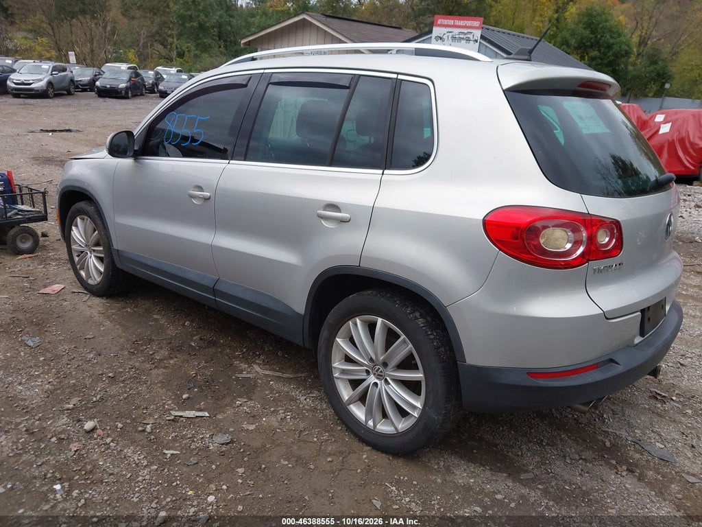 2011 Volkswagen Tiguan SEL photo 3