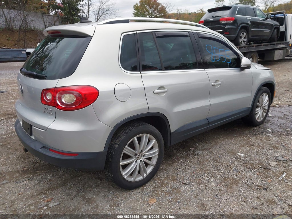 2011 Volkswagen Tiguan SEL photo 4