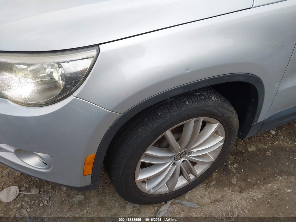 2011 Volkswagen Tiguan SEL photo 6