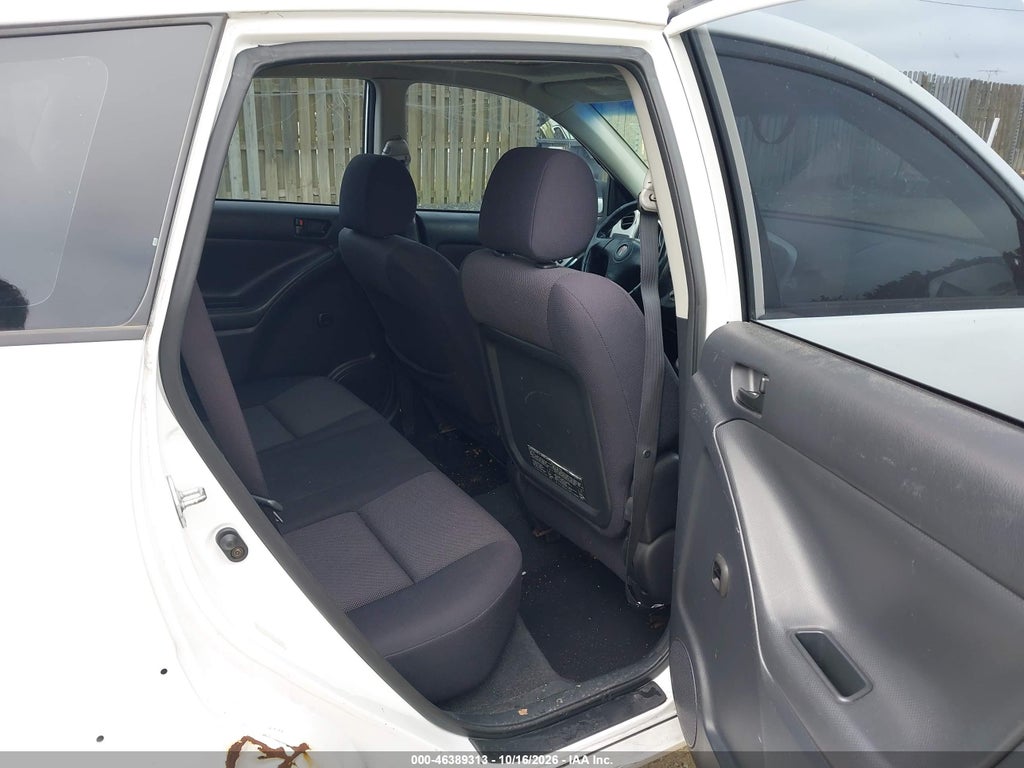 2004 Pontiac Vibe GT photo 8