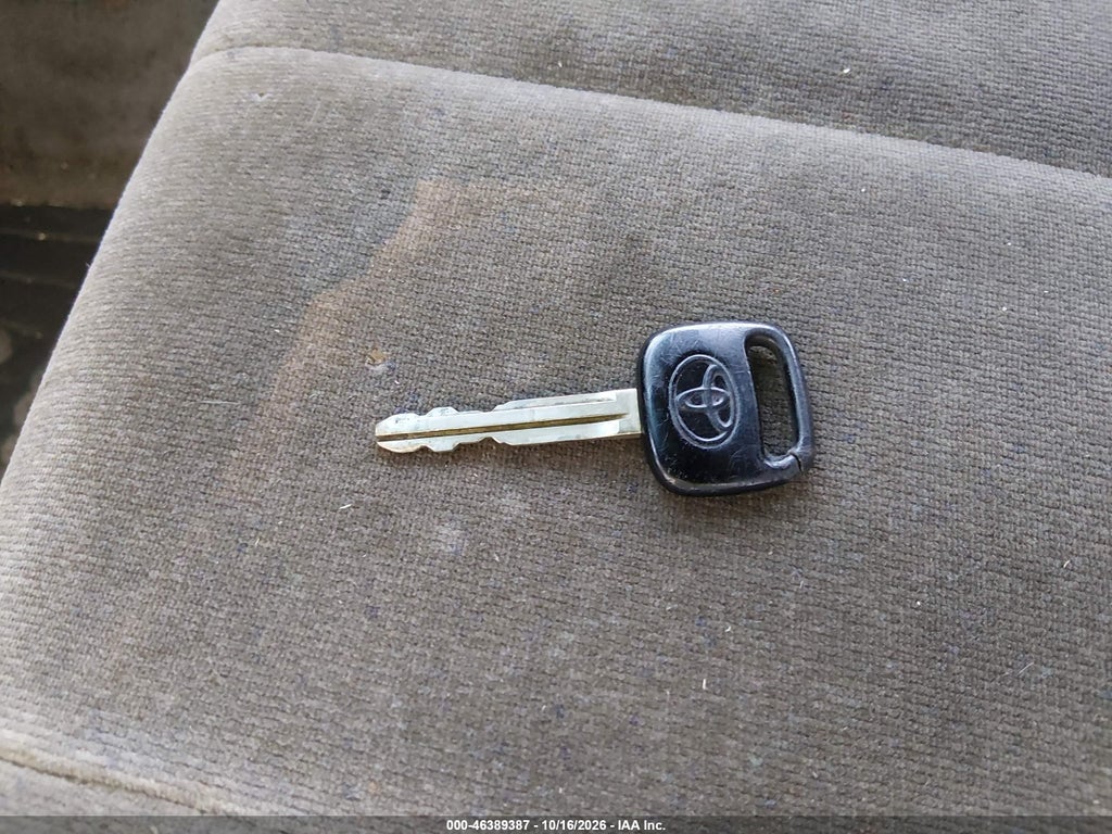 1999 Toyota Corolla CE photo 11