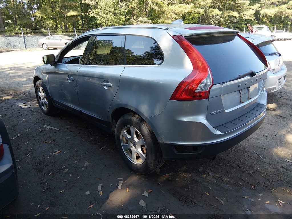 2011 Volvo XC60 3.2/3.2 R-Design photo 3