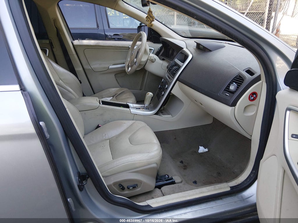 2011 Volvo XC60 3.2/3.2 R-Design photo 5