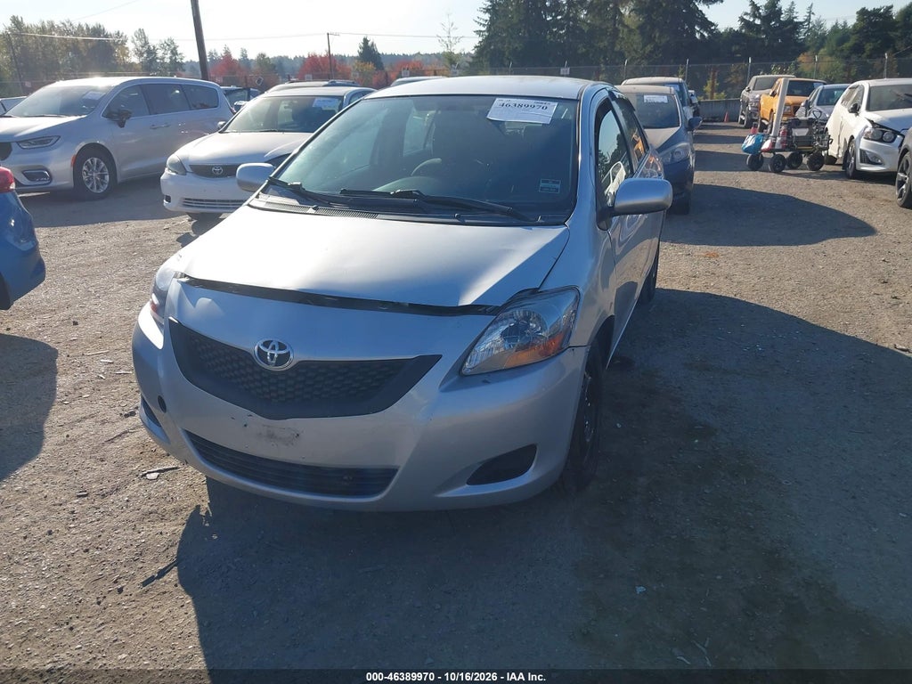 2012 Toyota Yaris photo 2