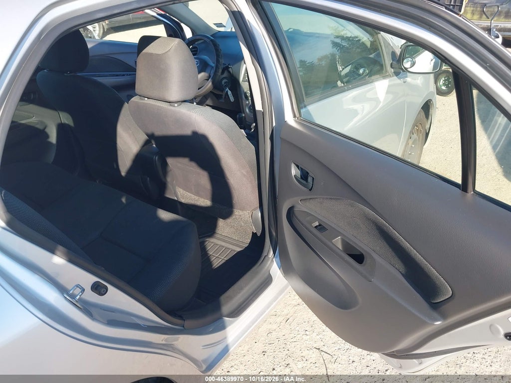 2012 Toyota Yaris photo 8