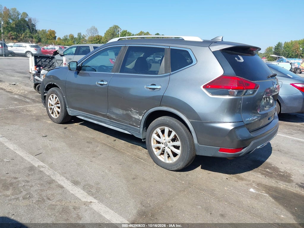 2017 Nissan Rogue SV photo 3
