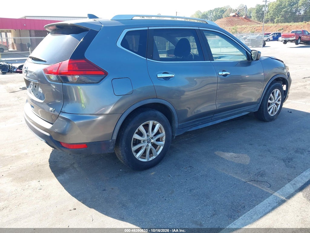 2017 Nissan Rogue SV photo 4