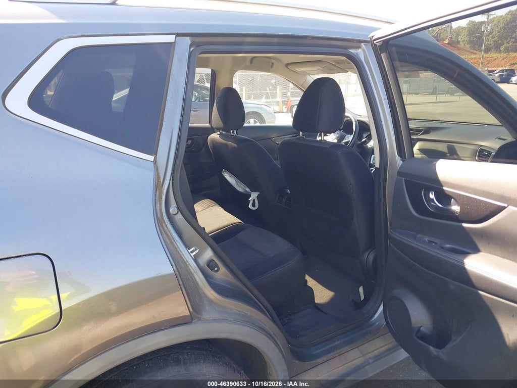 2017 Nissan Rogue SV photo 8