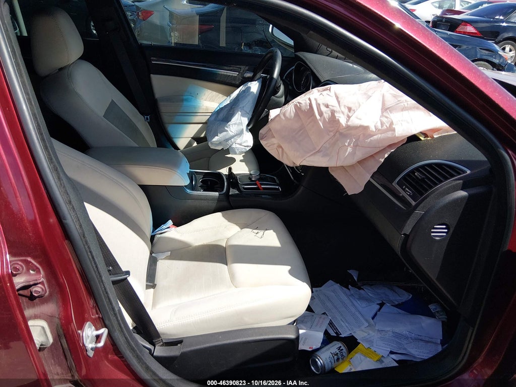 2018 Chrysler 300 Touring photo 5