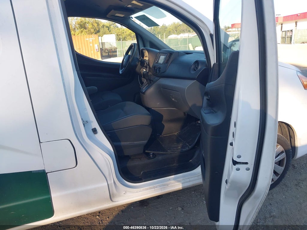 2017 Nissan NV200 SV photo 5