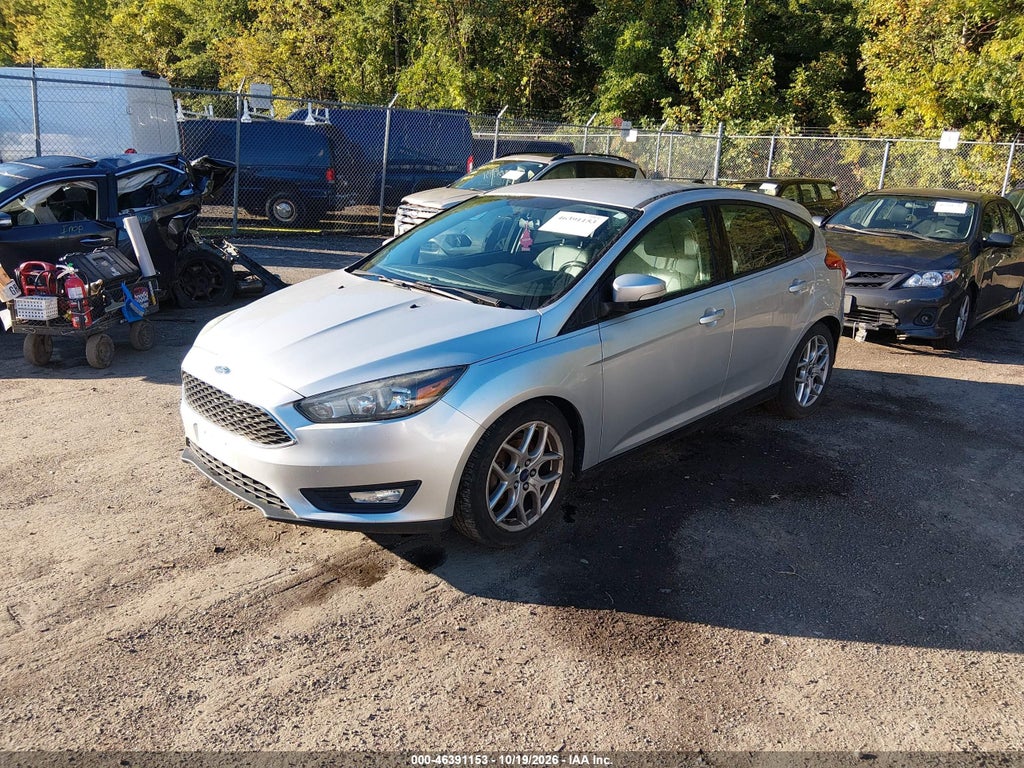 2015 Ford Focus SE photo 2