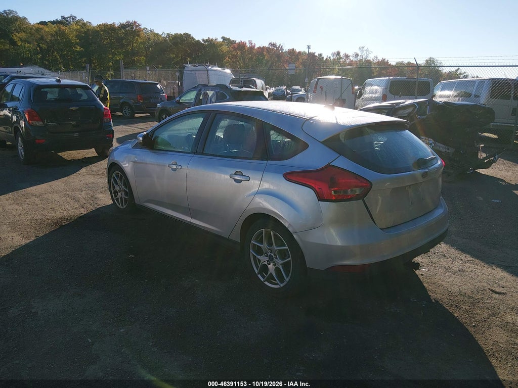 2015 Ford Focus SE photo 3