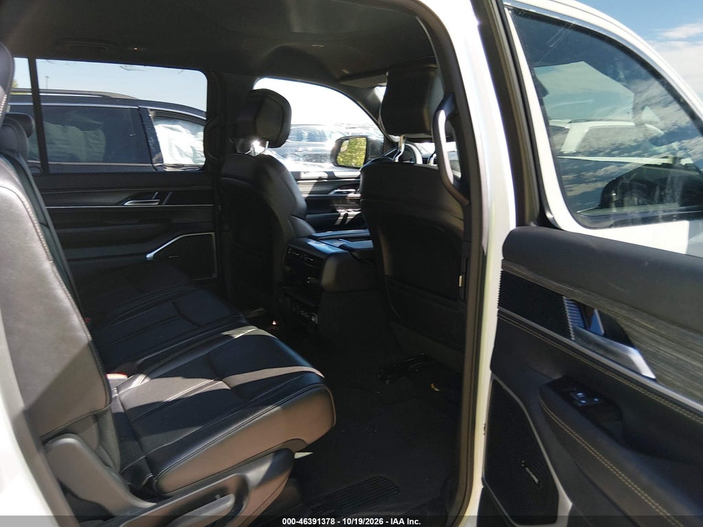 2024 Jeep Wagoneer L Series II 4X4 photo 8