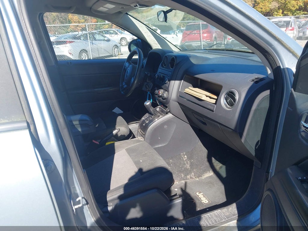 2013 Jeep Compass Sport photo 5