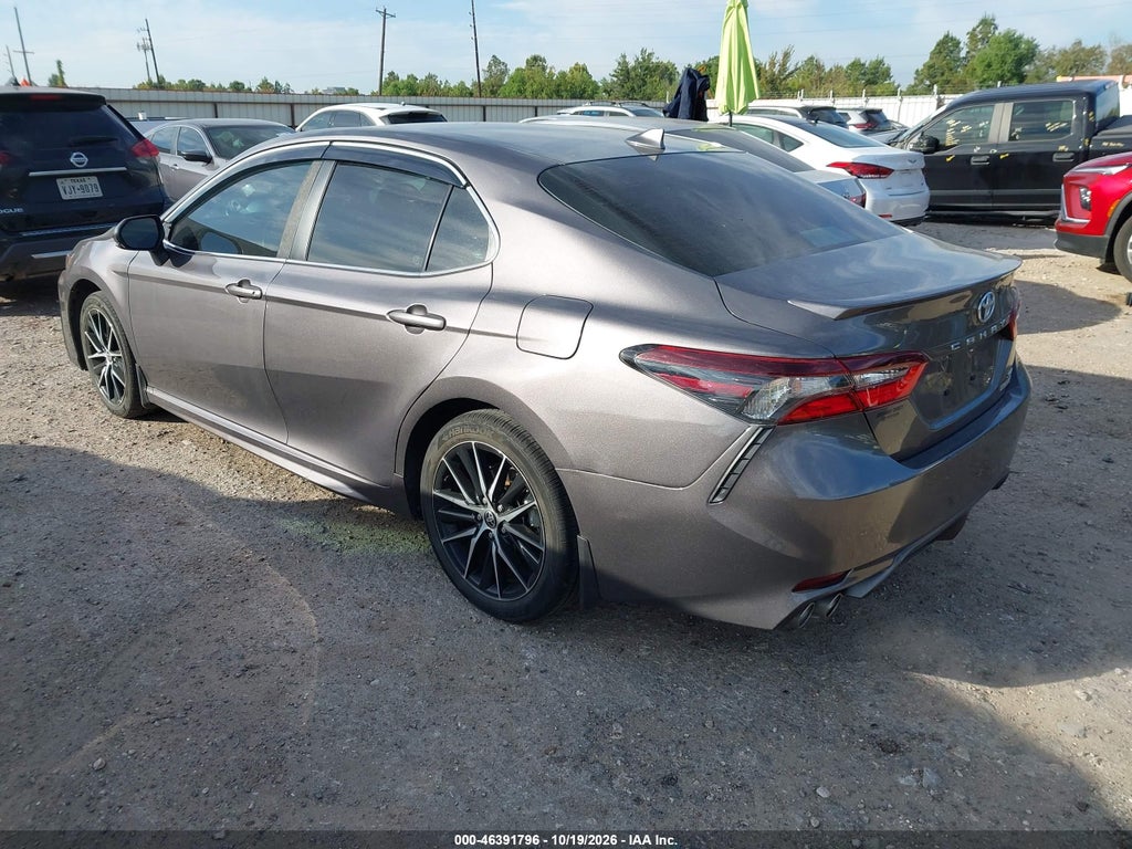 2022 Toyota Camry SE Hybrid photo 3