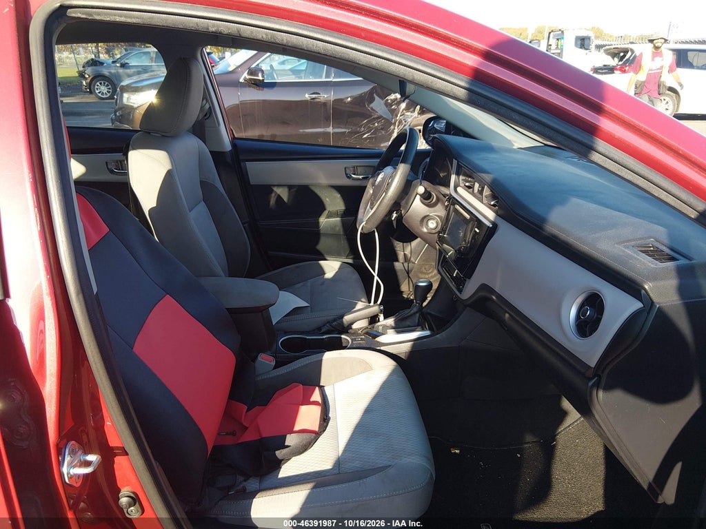 2017 Toyota Corolla LE photo 5