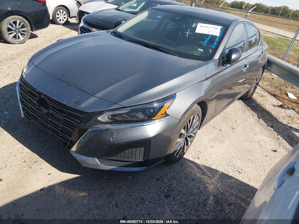 2025 Nissan Altima SV FWD photo 2