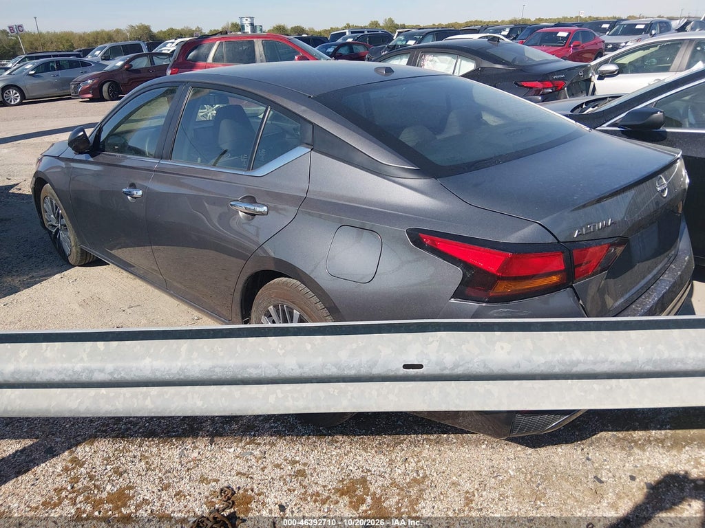 2025 Nissan Altima SV FWD photo 3