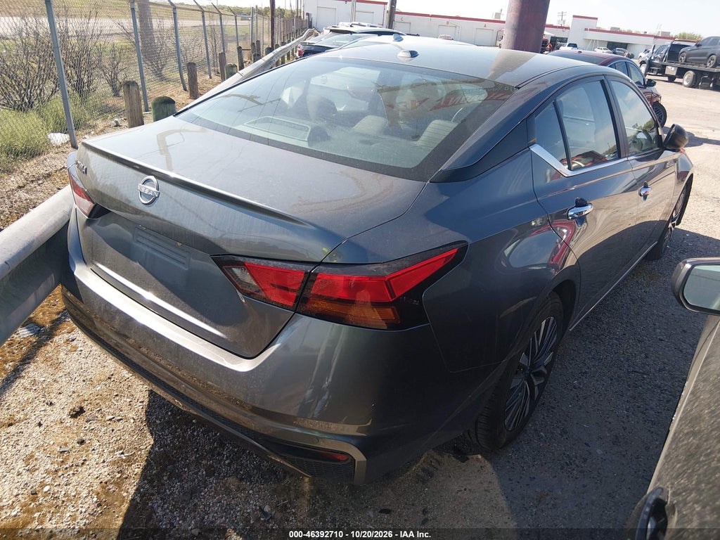2025 Nissan Altima SV FWD photo 4