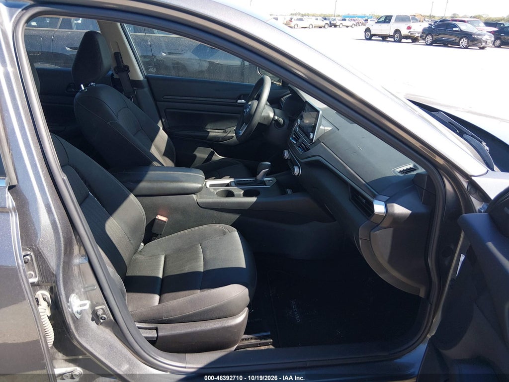 2025 Nissan Altima SV FWD photo 5