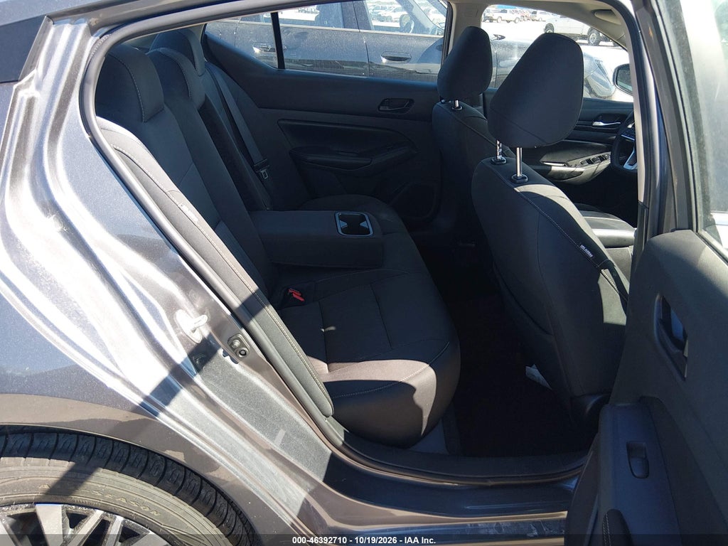 2025 Nissan Altima SV FWD photo 8