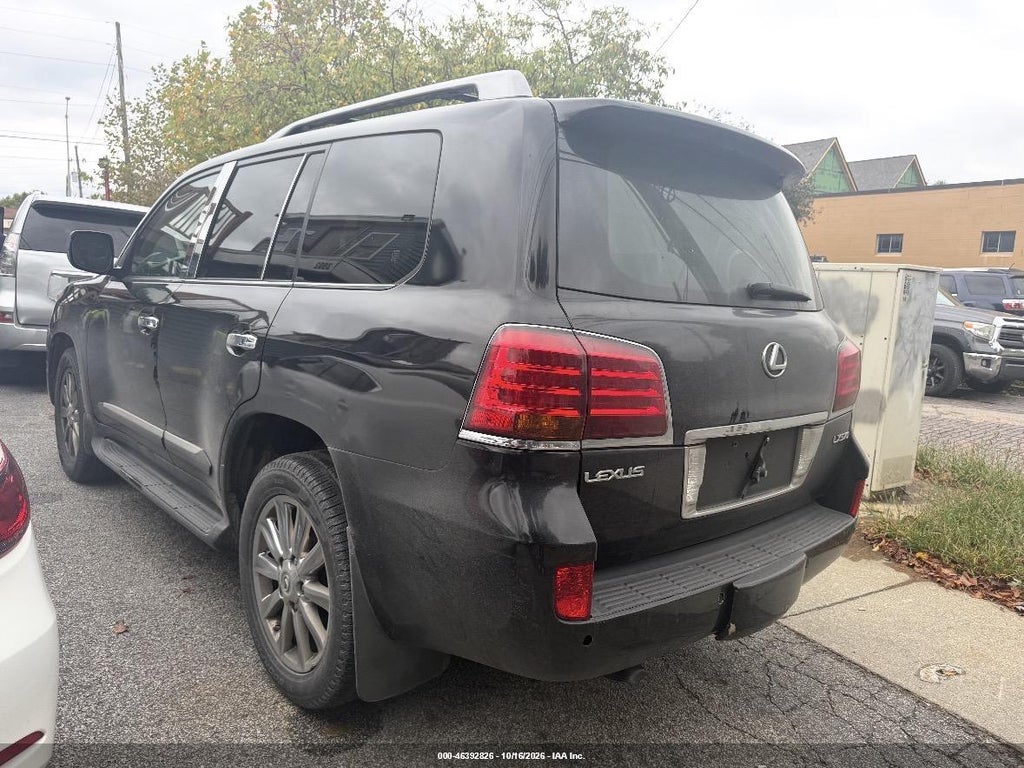 2009 Lexus LX 570 photo 3