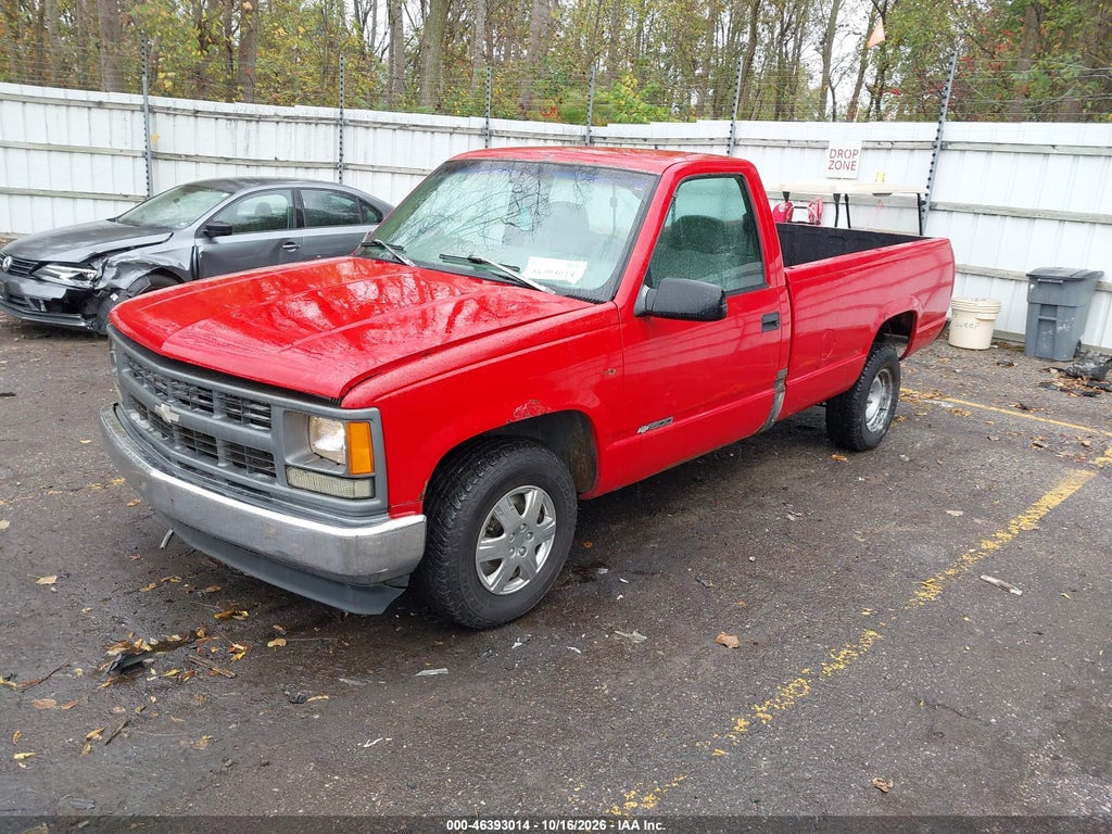 1997 Chevrolet C1500 Fleetside W/T photo 2