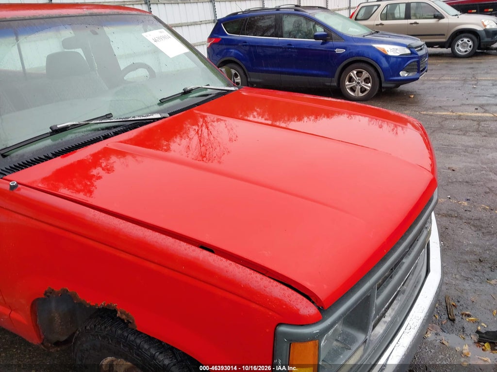 1997 Chevrolet C1500 Fleetside W/T photo 6