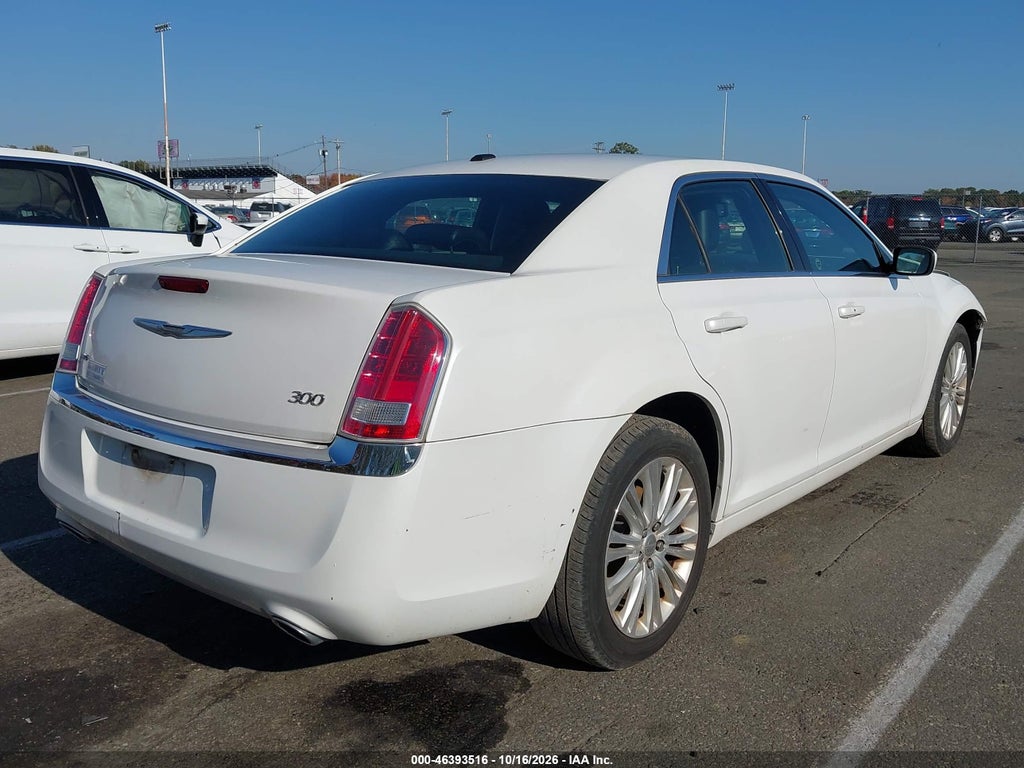 2013 Chrysler 300 Motown photo 4