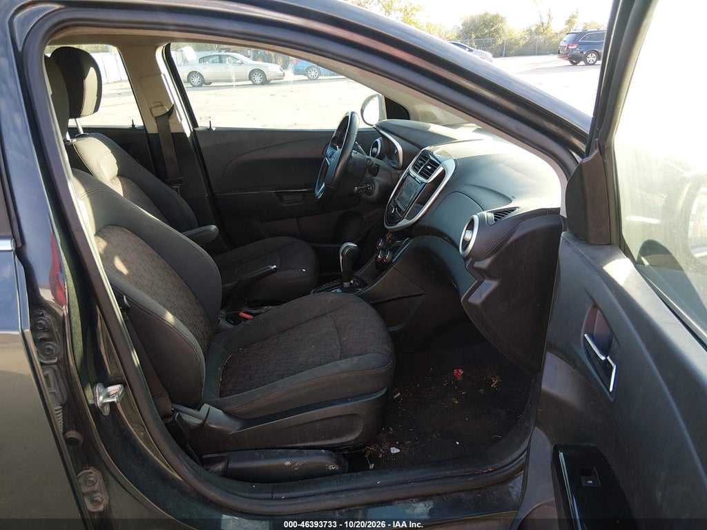 2017 Chevrolet Sonic LT Auto photo 5