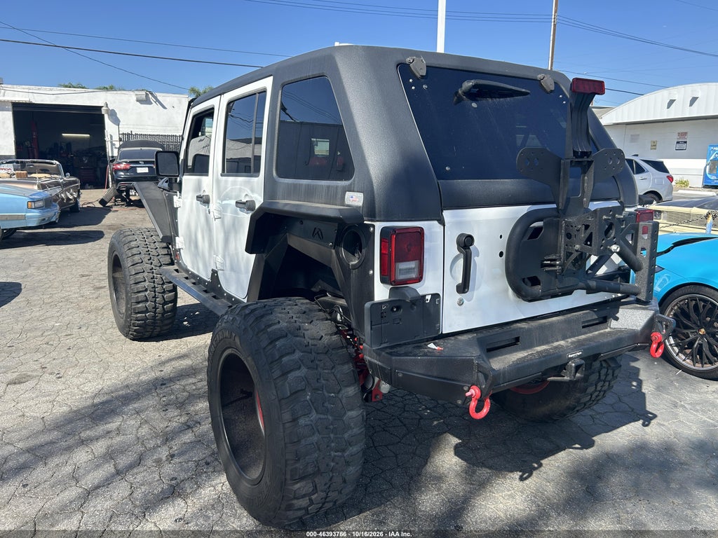 2015 Jeep Wrangler Unlimited Sahara photo 3
