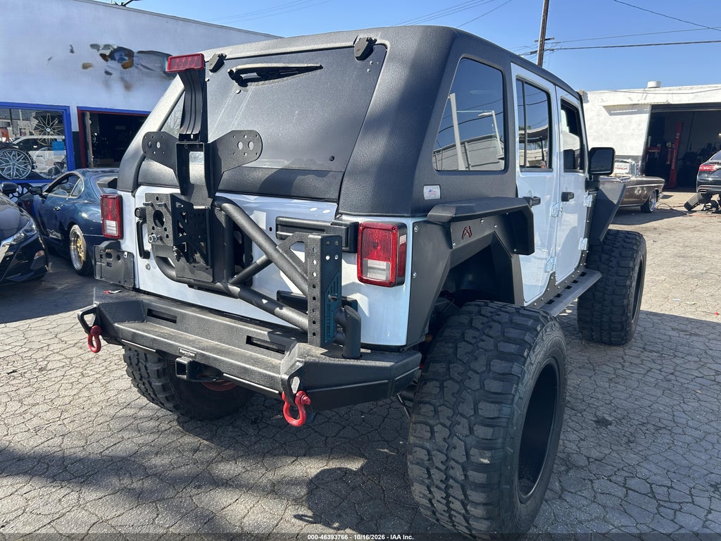2015 Jeep Wrangler Unlimited Sahara photo 4