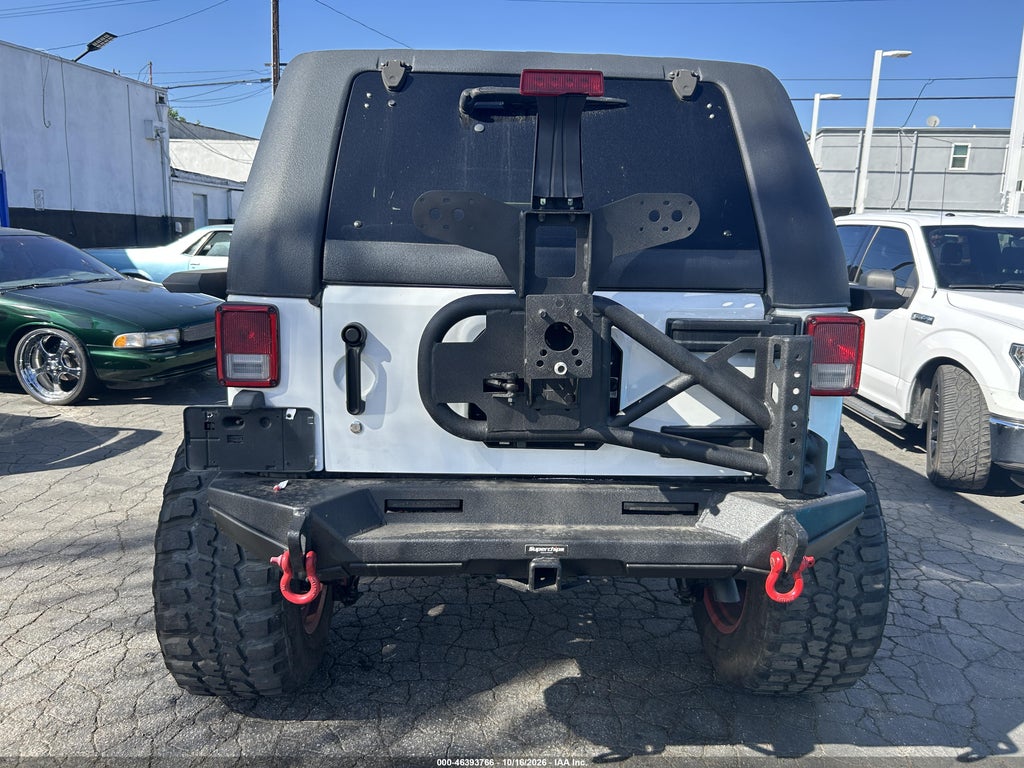 2015 Jeep Wrangler Unlimited Sahara photo 6
